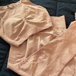 GymShark set. Size medium. Worn 2-3xs.